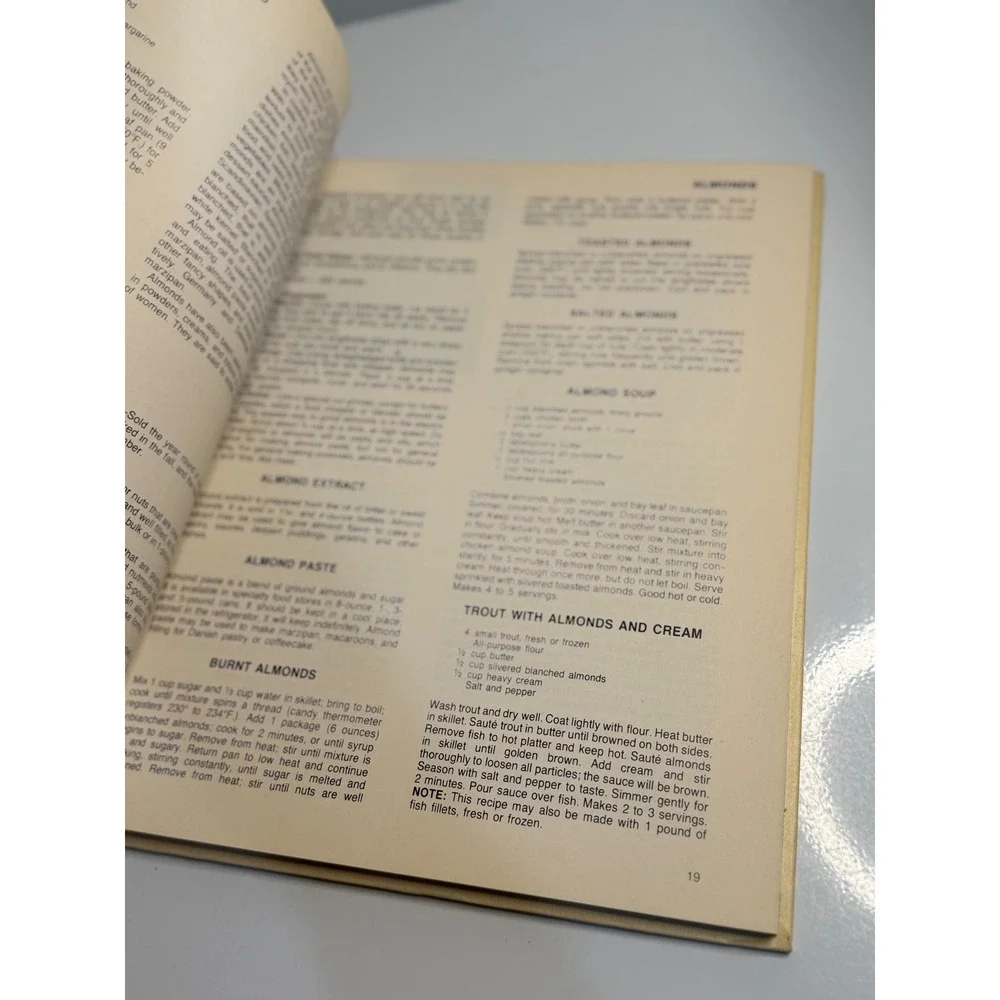 VTG Woman's Day Encyclopedia of Cookery Vol 1 Cookbook Hardcover Retro Recipes‎
